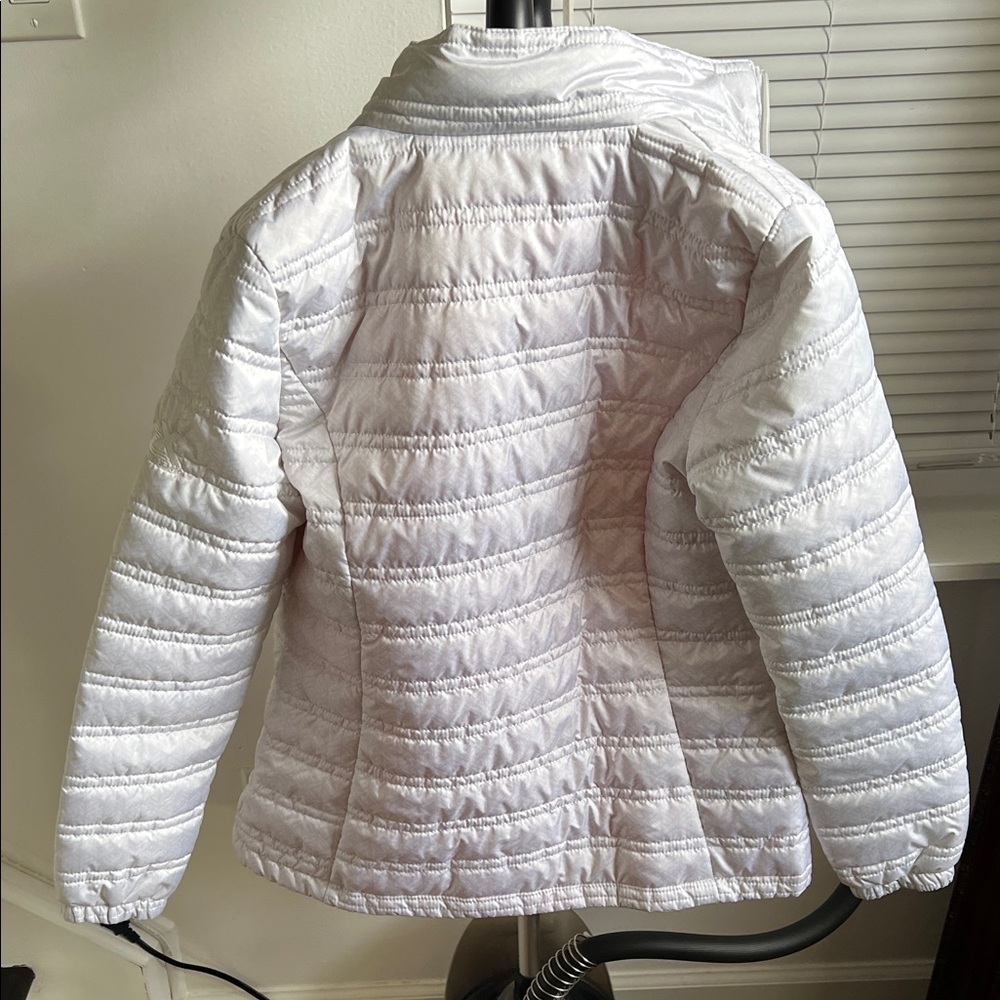 brand new Women's White Puffer Light Weight Jacket - Picture 4 of 4
